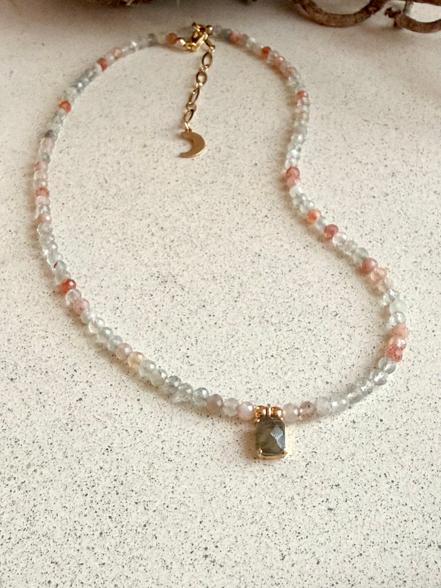 Inner Light – Sonnenstein Kette mit Labradorit Anhänger | 925 Silber vergoldet | Limited Edition