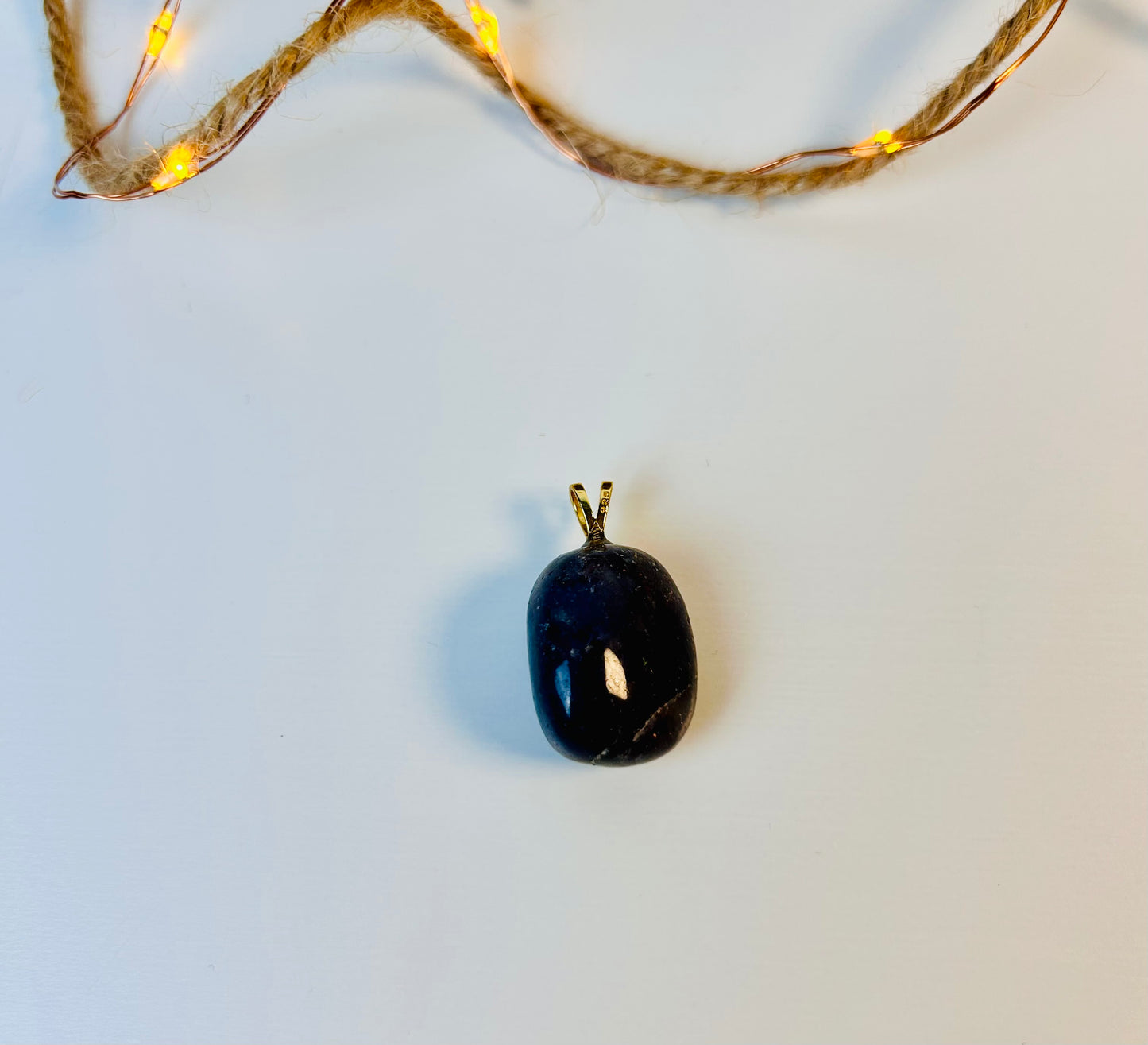 Collier pendentif iolite