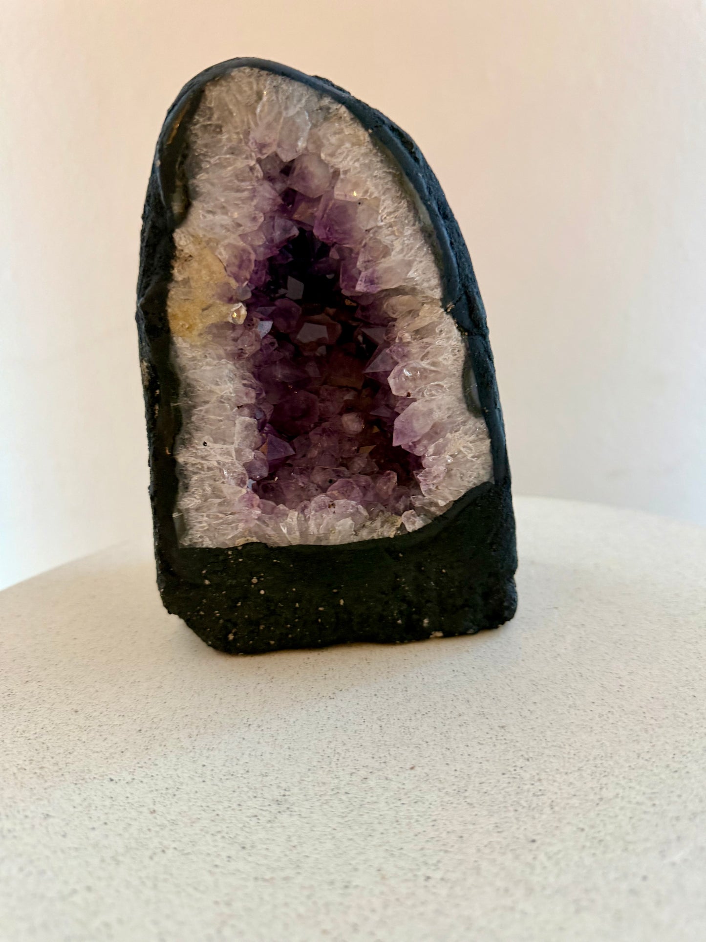 Mini-Kathedrale aus Amethyst