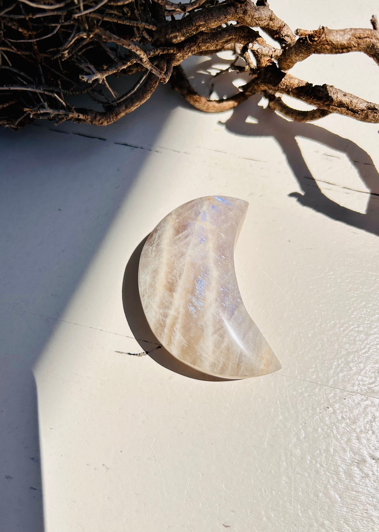 Croissant de lune en pierre de lune beige