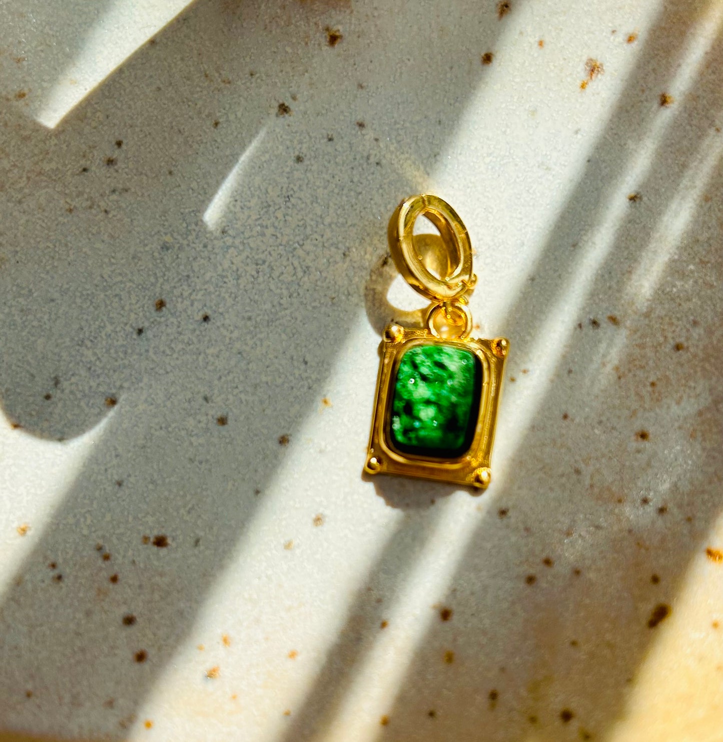 Pendentif en uvarovite