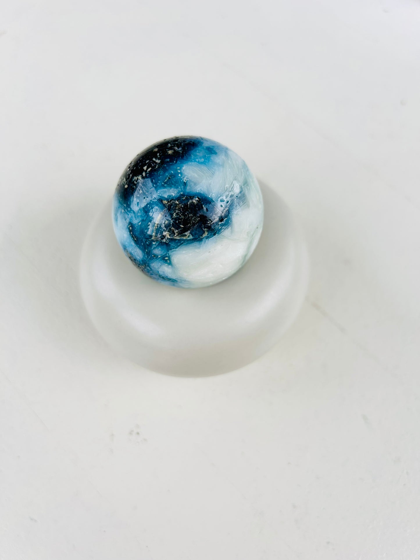 Boule de cristal de glace bleue (Glacèrite)