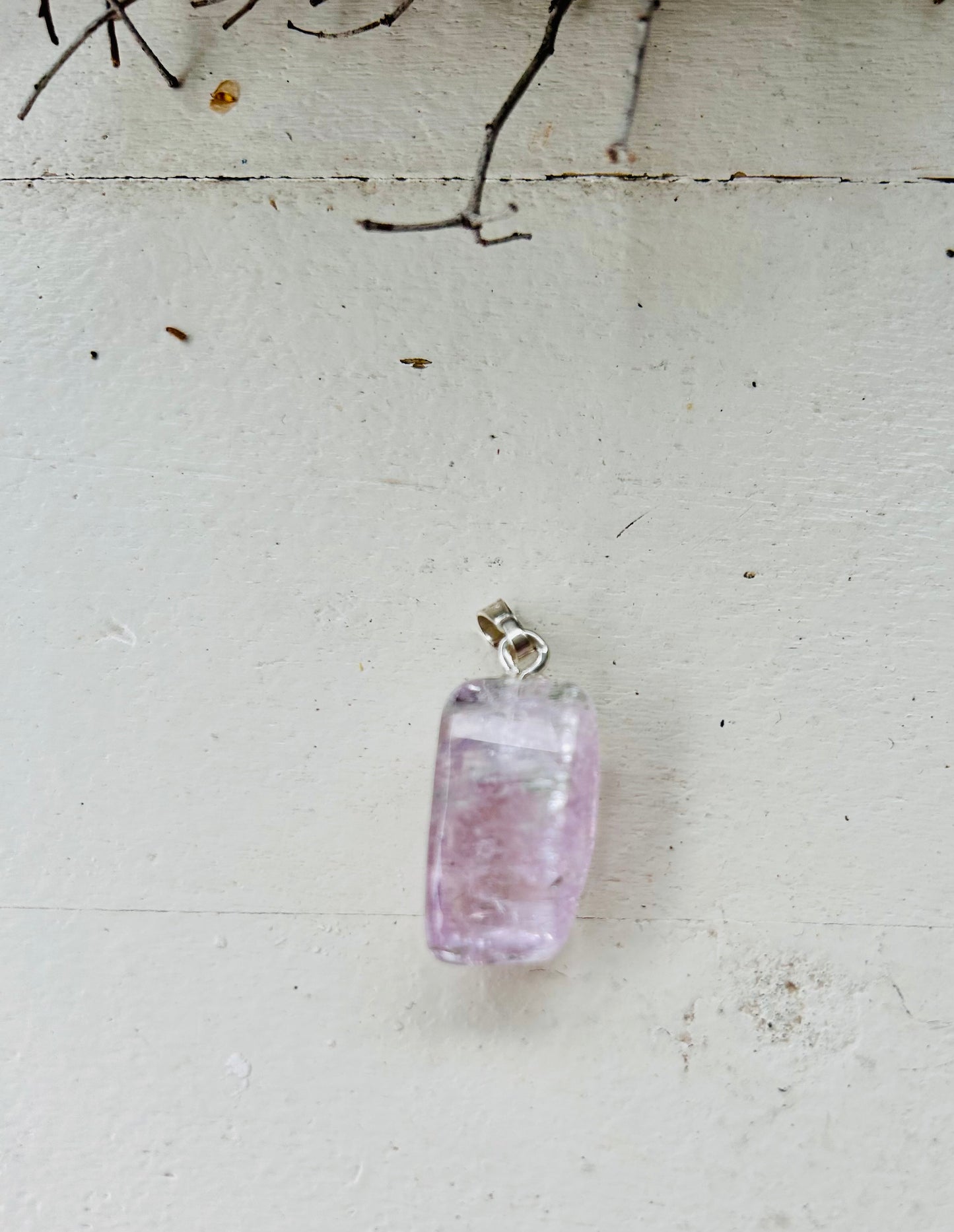 Pendentif en kunzite translucide