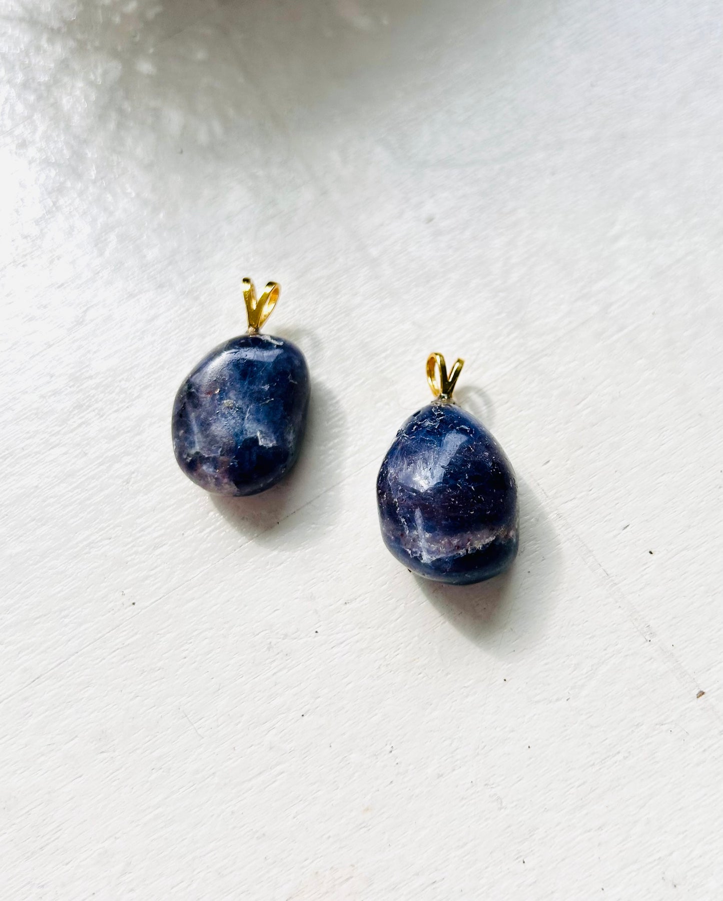 Collier pendentif iolite