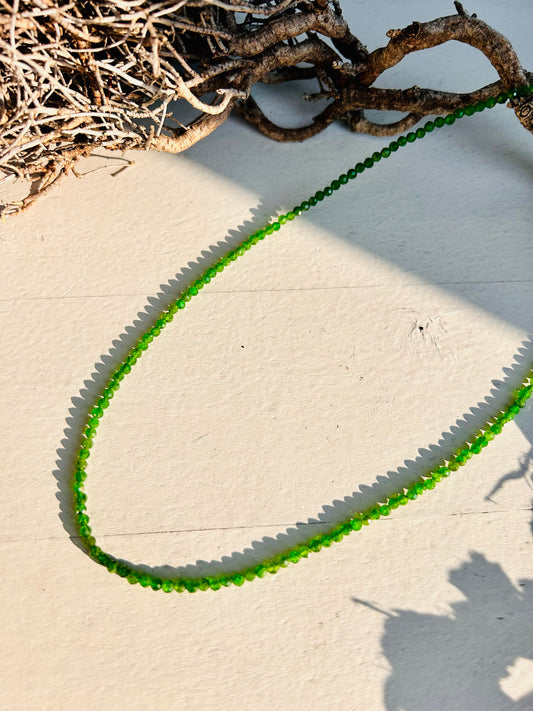 Collier en diopside chromé