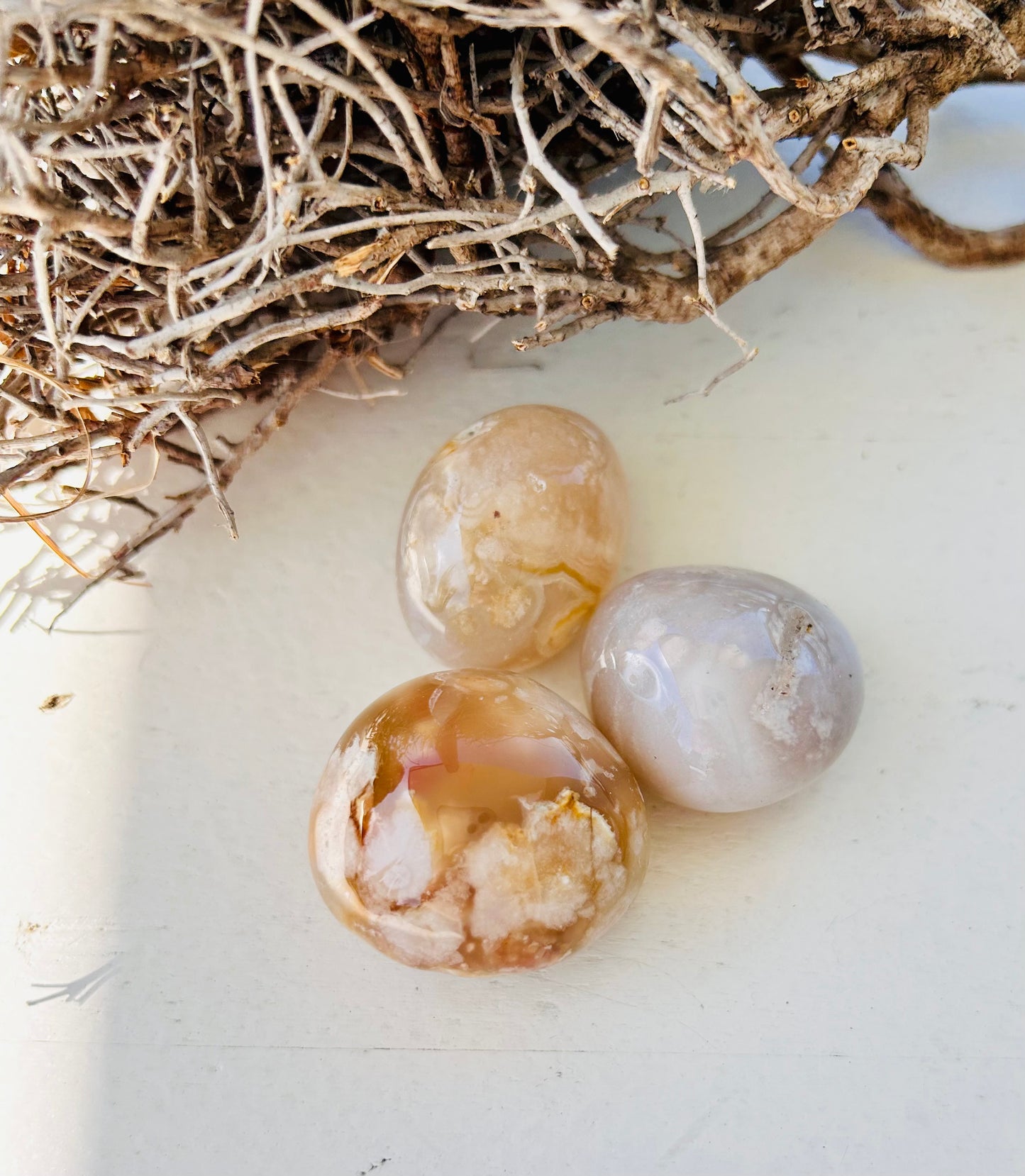 Pierre roulée en agate fleur de cerisier