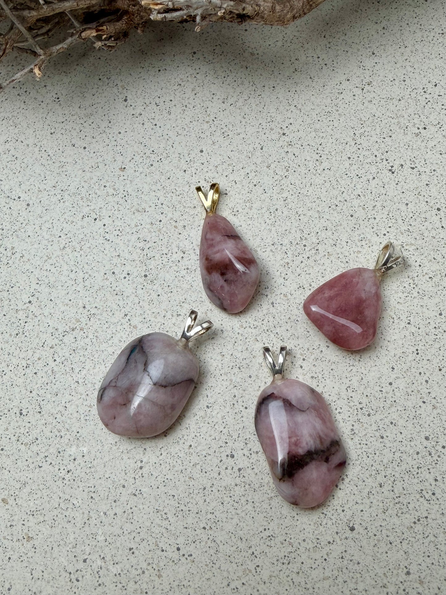 Collier pendentif en quartz fraise