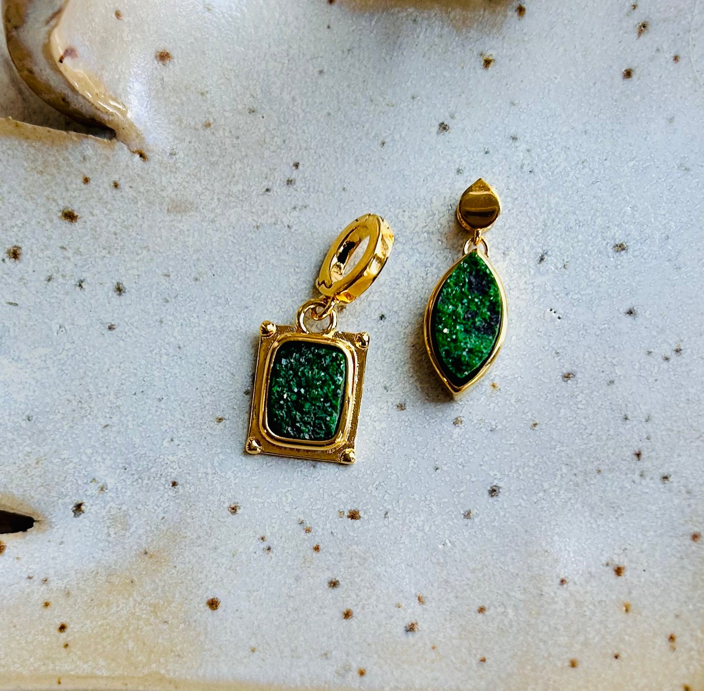 Pendentif en uvarovite