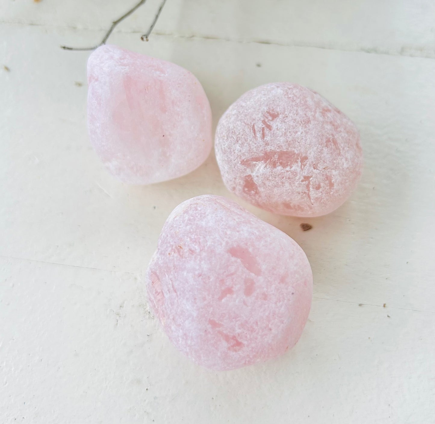 Ensemble de pierres à eau en quartz rose | pierres roulées