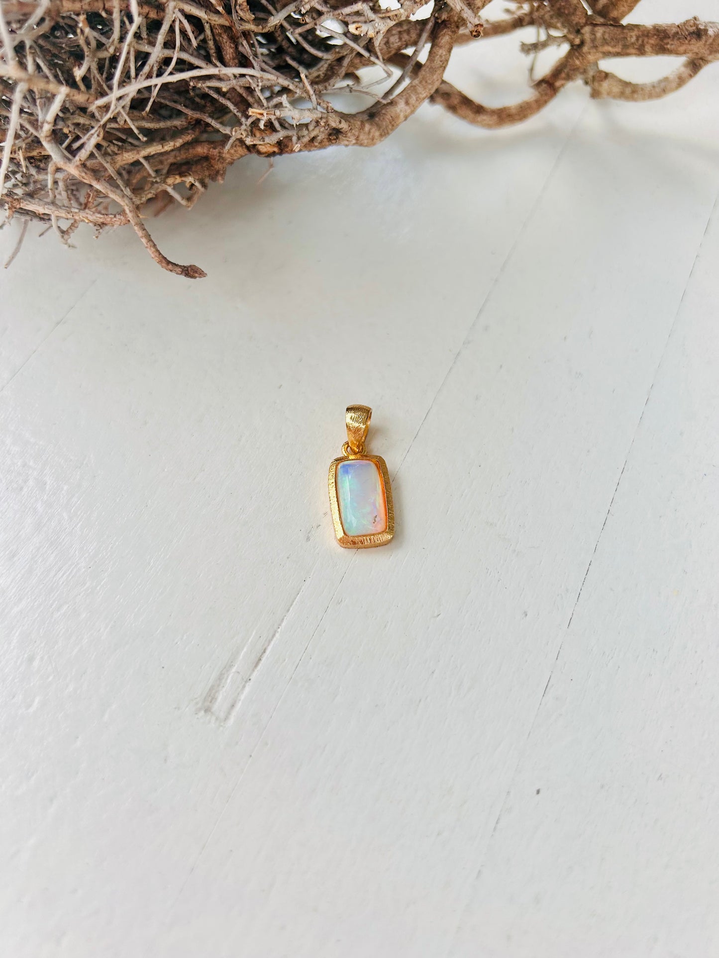 Pendentifs en opale – quatre pièces uniques