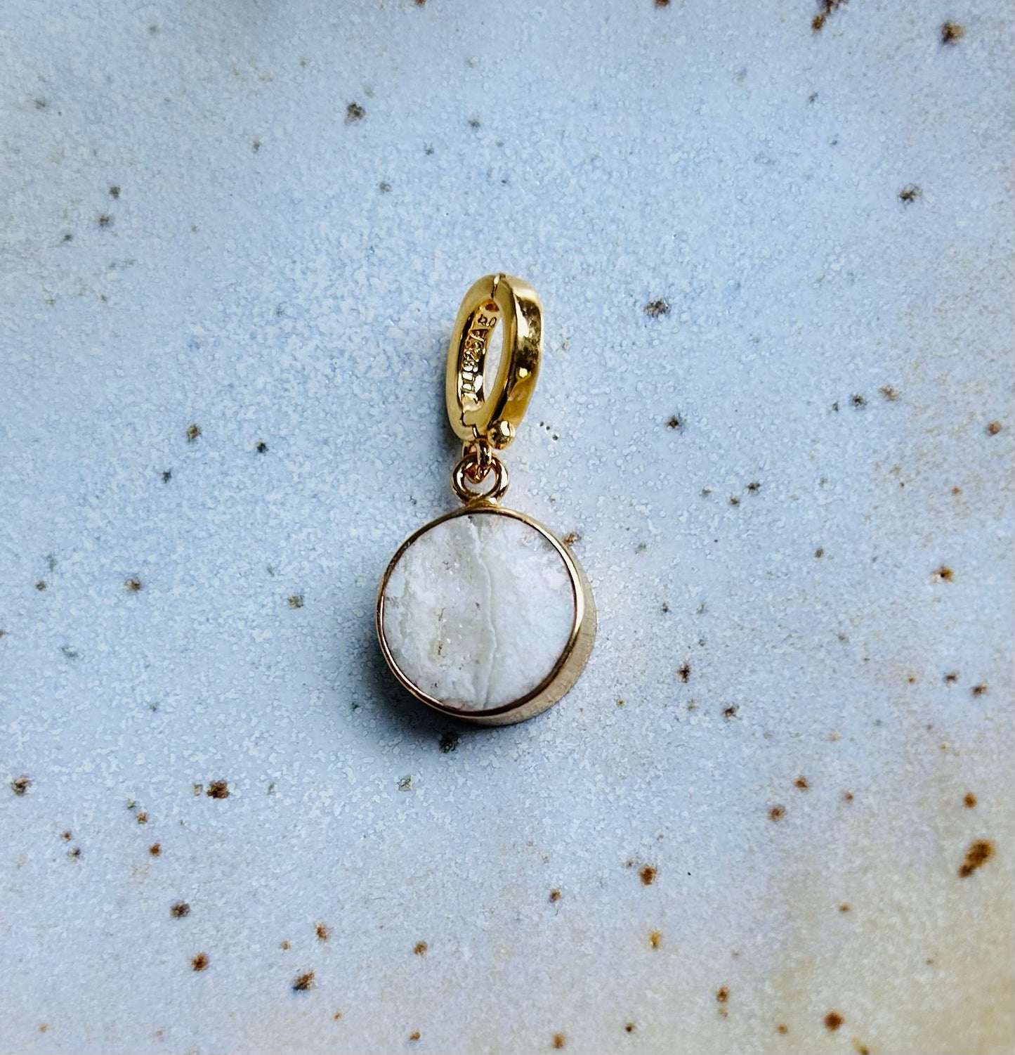 Pendentif en agate druzy blanche | or