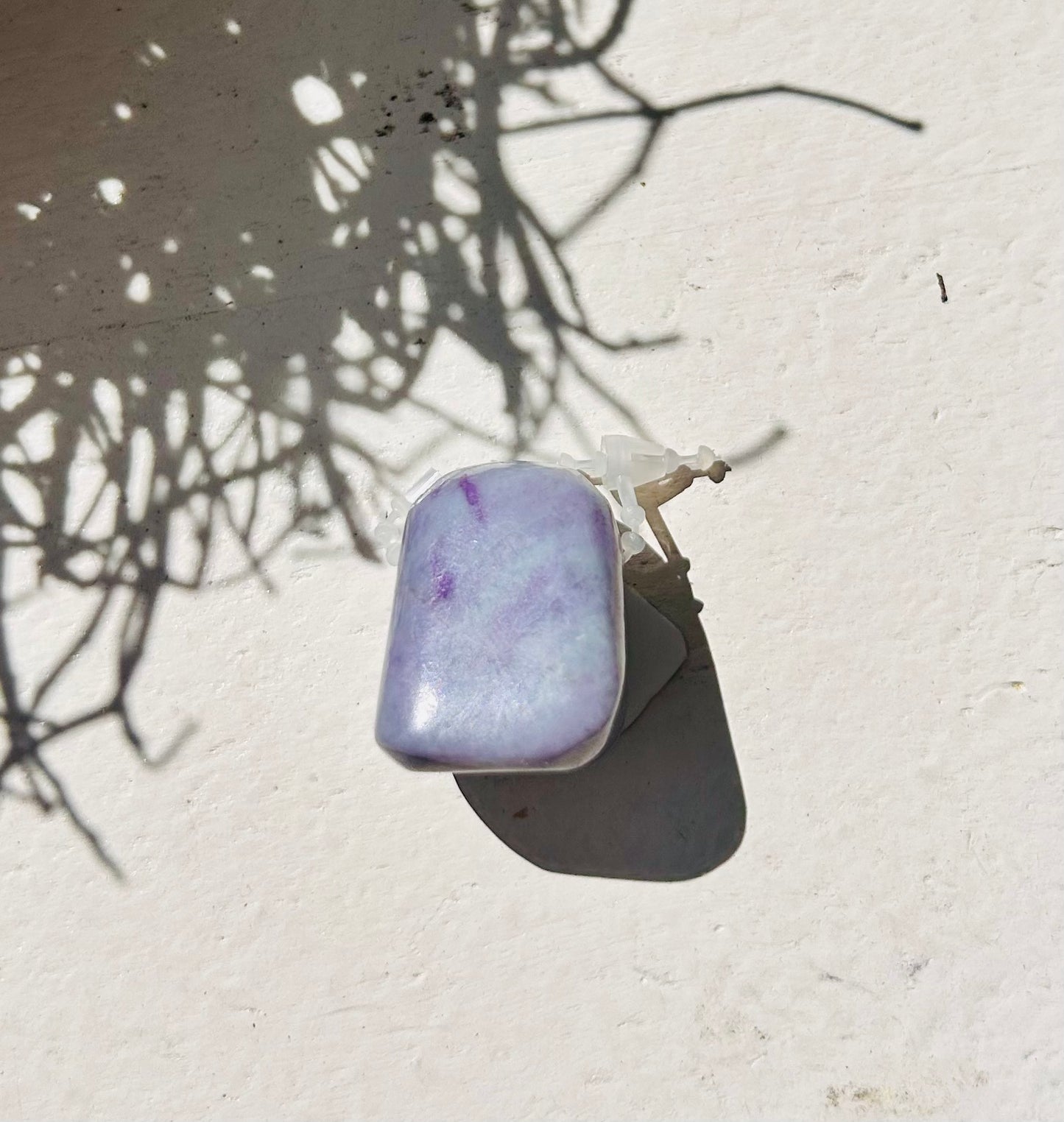 Pendentif en pierre Kämmererit percé