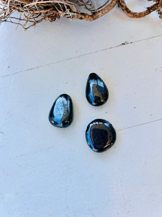 Magnetit – gebohrter Trommelstein