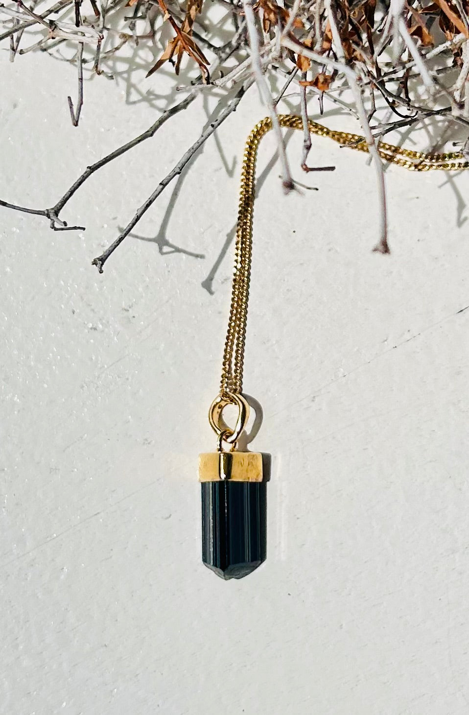 Schorl | Pendentif long en tourmaline noire | Plaqué or