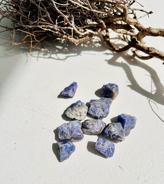 pierre brute de tanzanite