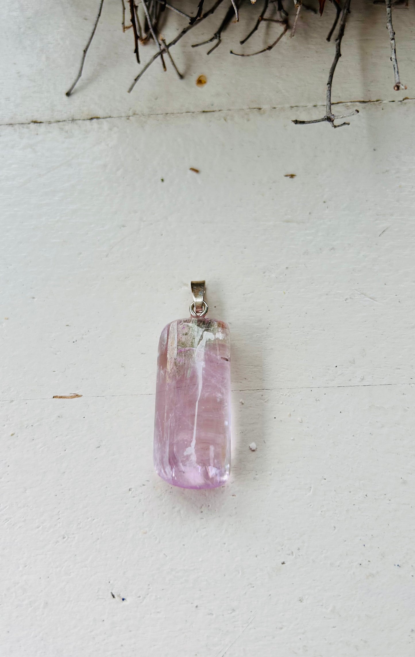 Pendentif en kunzite translucide