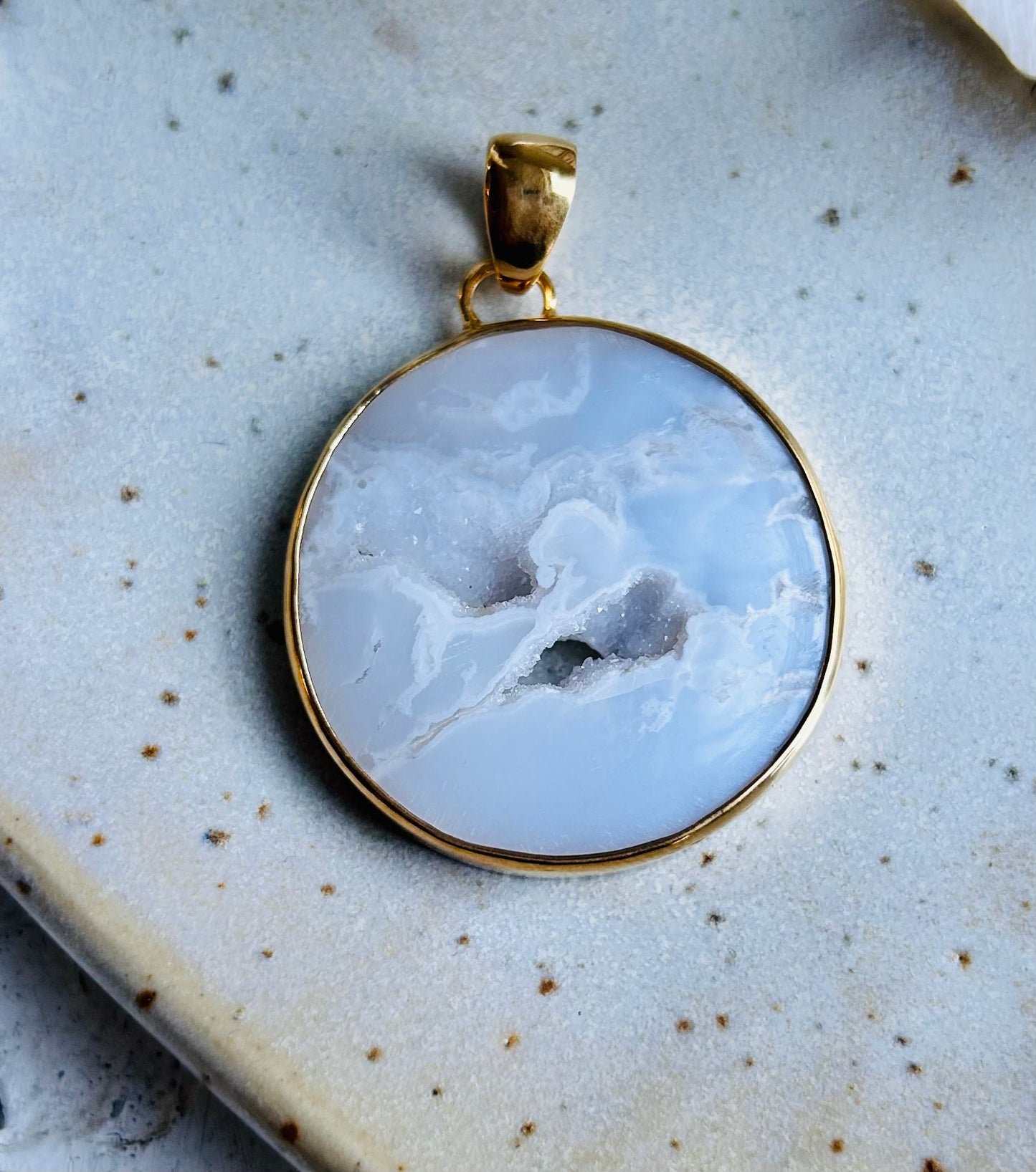Pendentif en agate druzy blanche | or