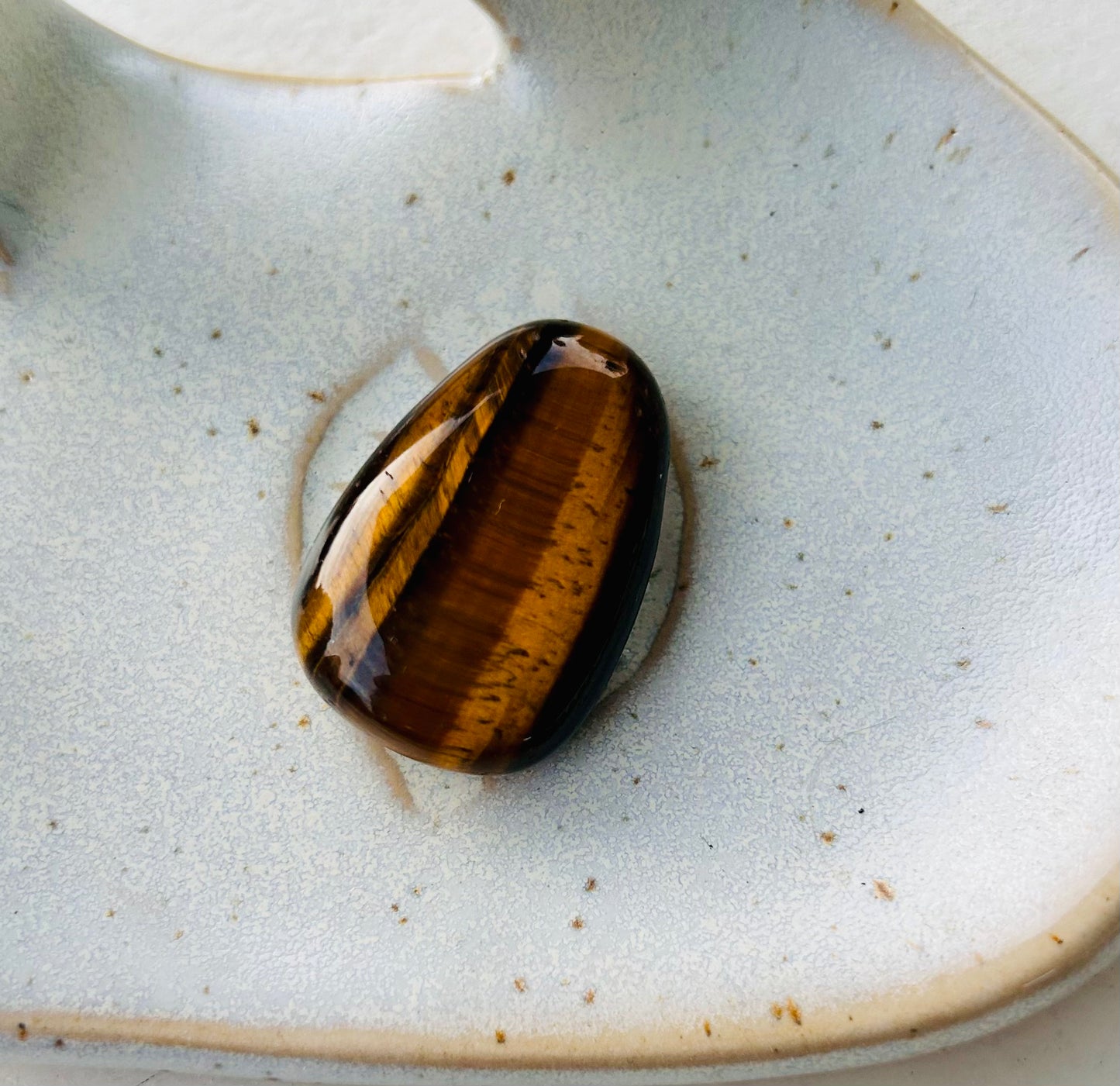 Pierre roulée œil de tigre percée