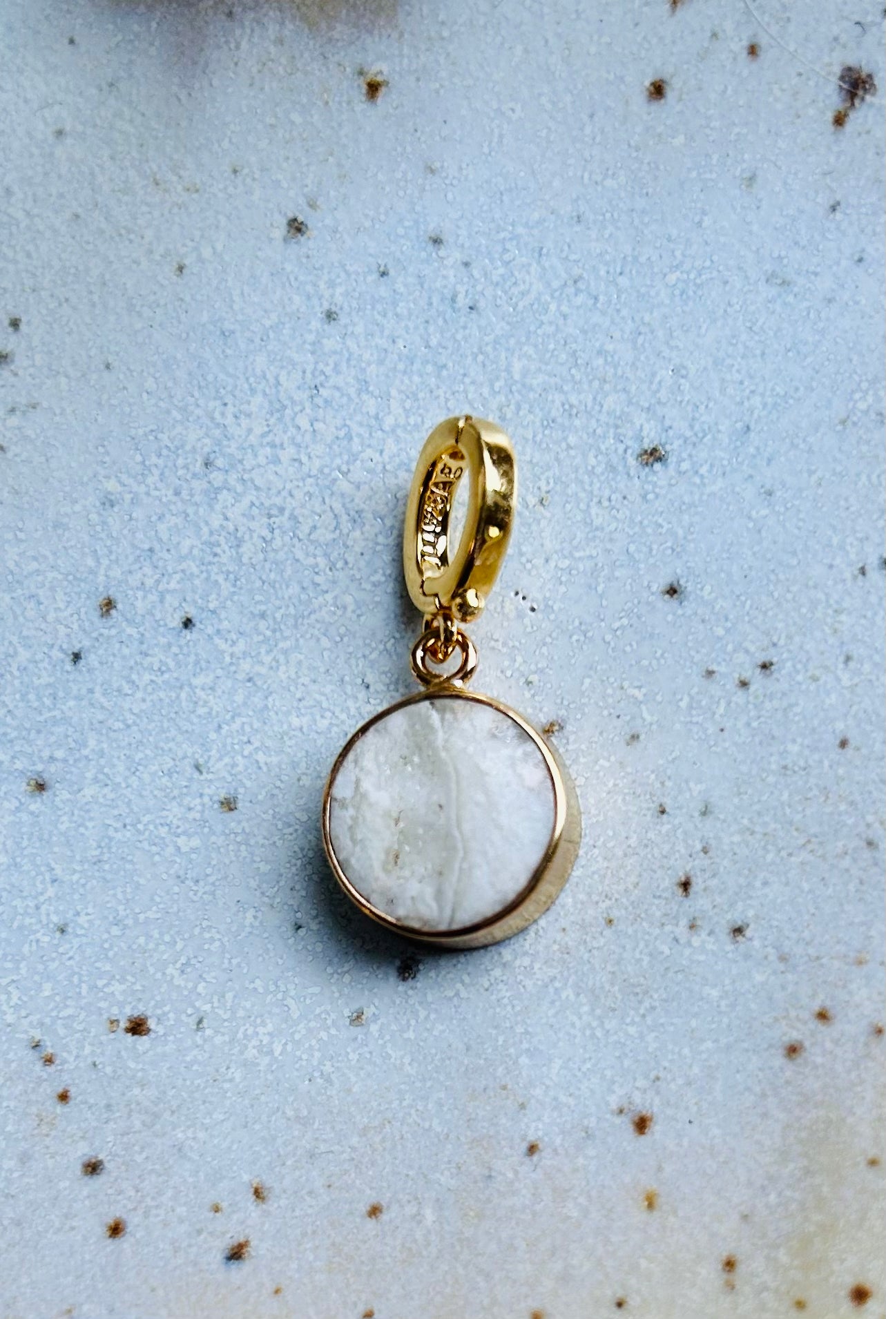 Pendentif en agate druzy blanche | or
