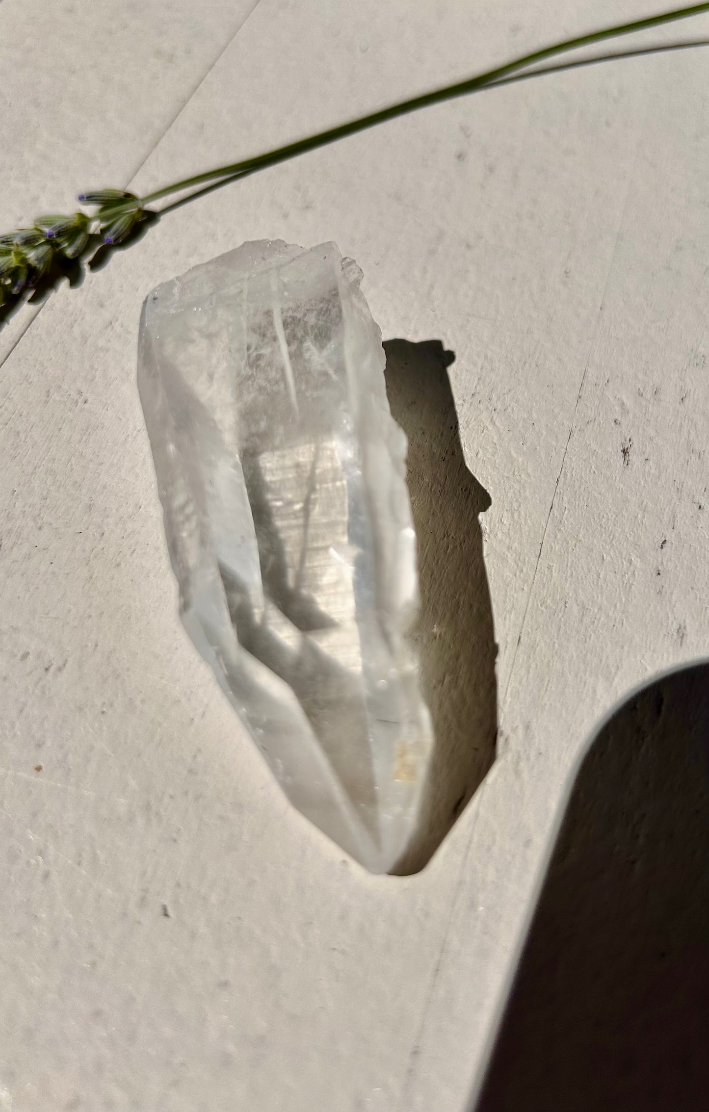 Pointe de cristal de roche avec fenêtre | Unique