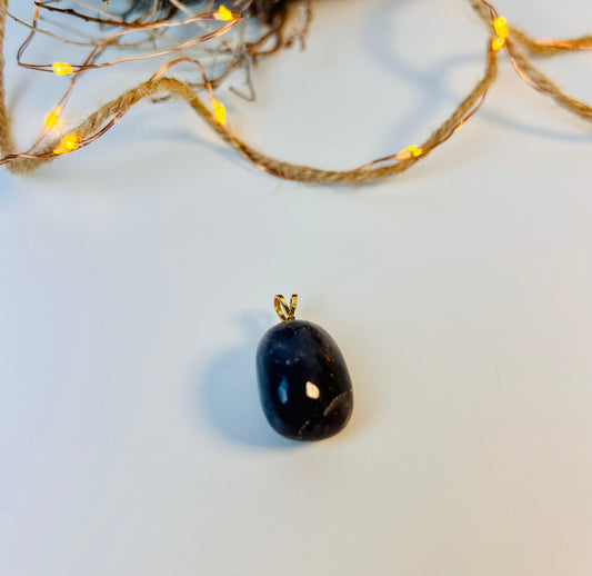 Collier pendentif iolite