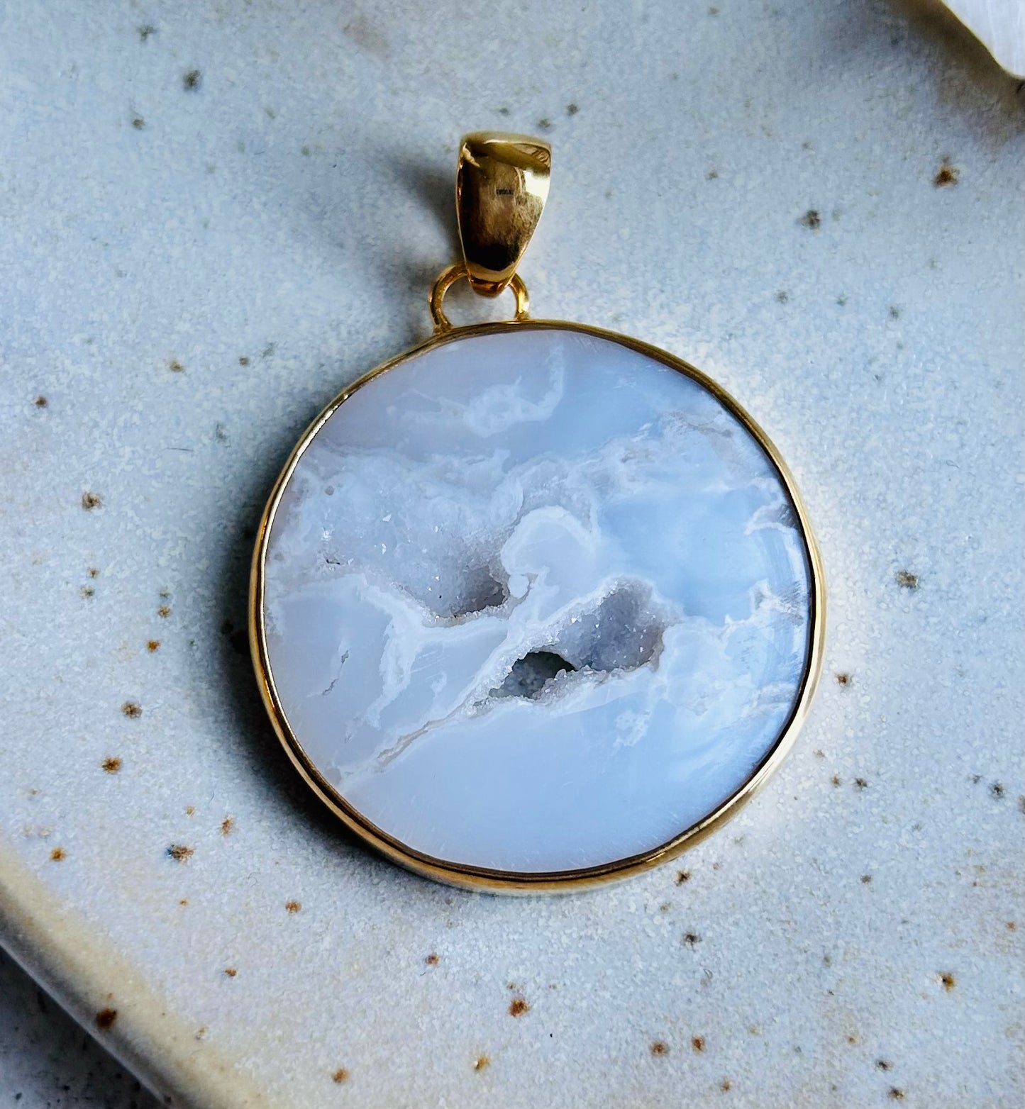 Pendentif en agate druzy blanche | or