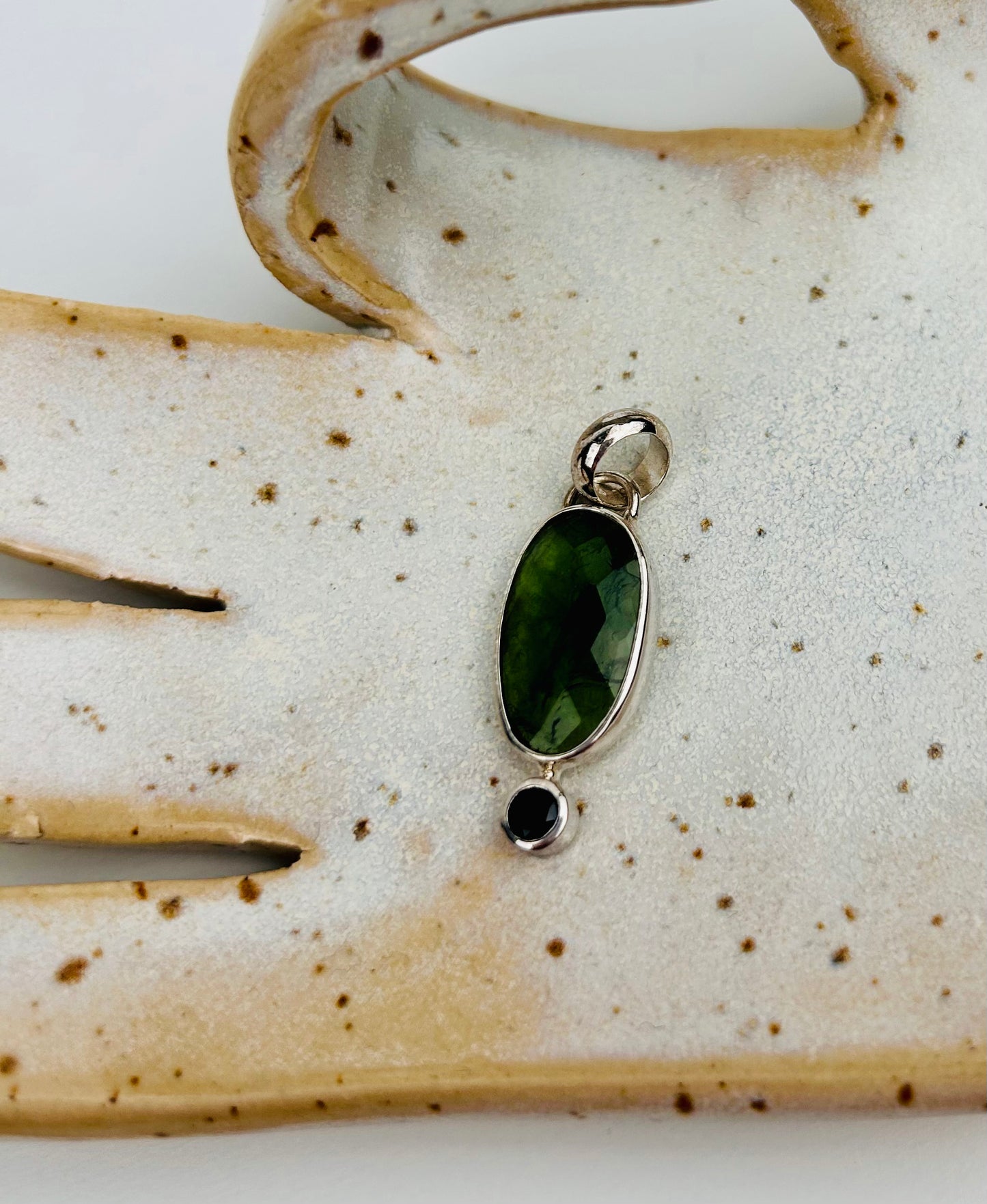 Collier pendentif en moldavite et spinelle | Édition limitée