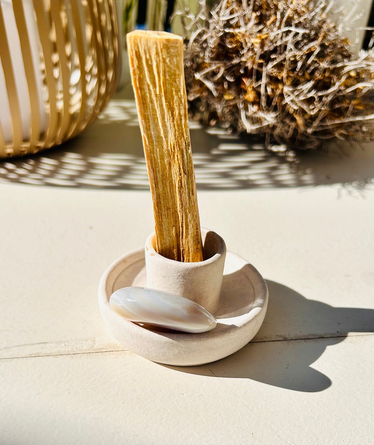 Harmonie et protection - Support en argile Palo Santo avec pierre de protection en agate
