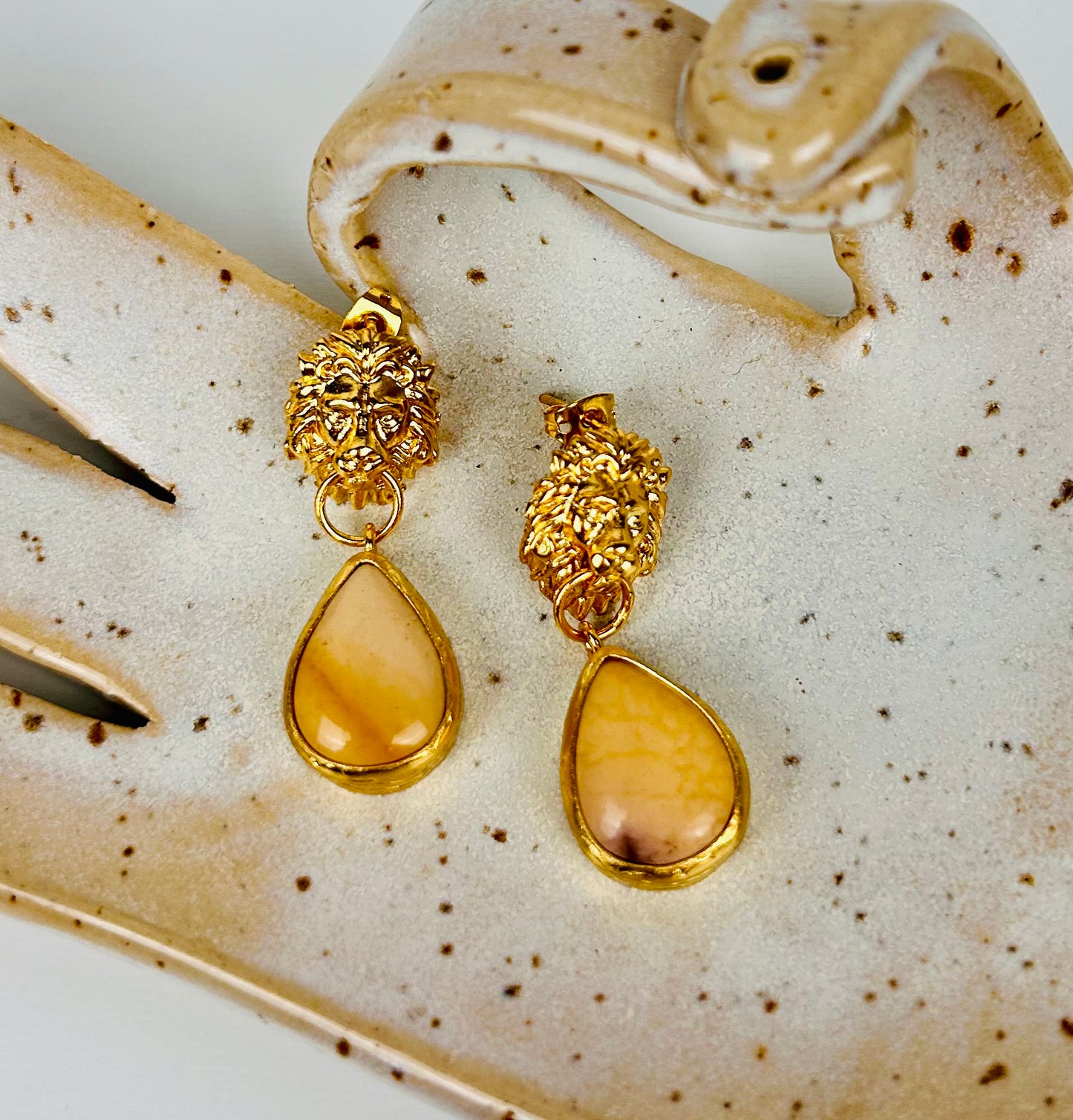 Boucles d'oreilles Lion | Calcédoine rouge | Calcédoine crème