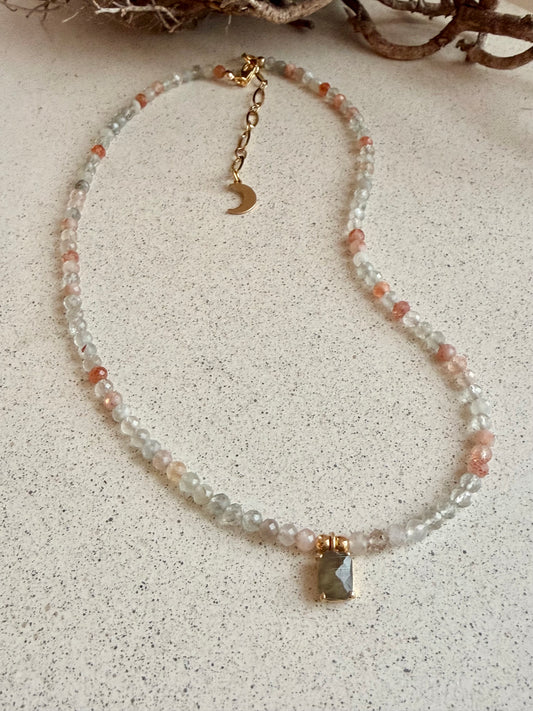 Inner Light – Sonnenstein Kette mit Labradorit Anhänger | 925 Silber vergoldet | Limited Edition