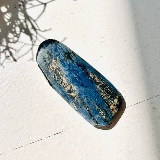 Pierre roulée de Disthène