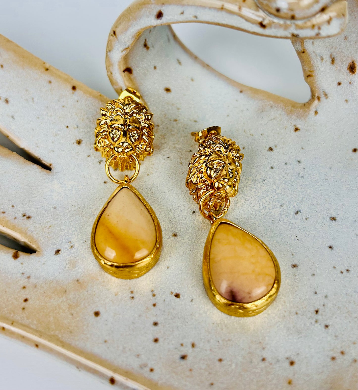 Boucles d'oreilles Lion | Calcédoine rouge | Calcédoine crème
