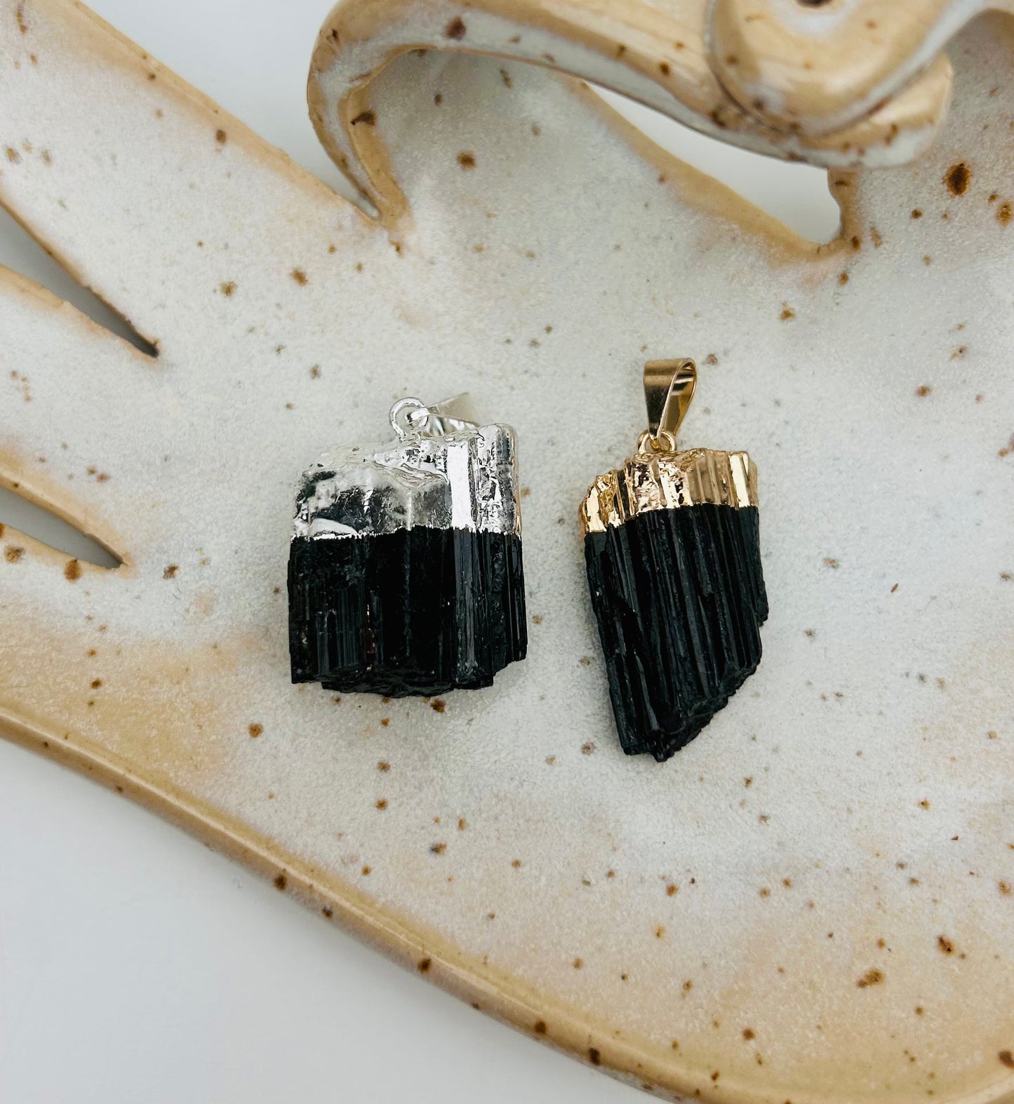 Pendentif en tourmaline noire en or