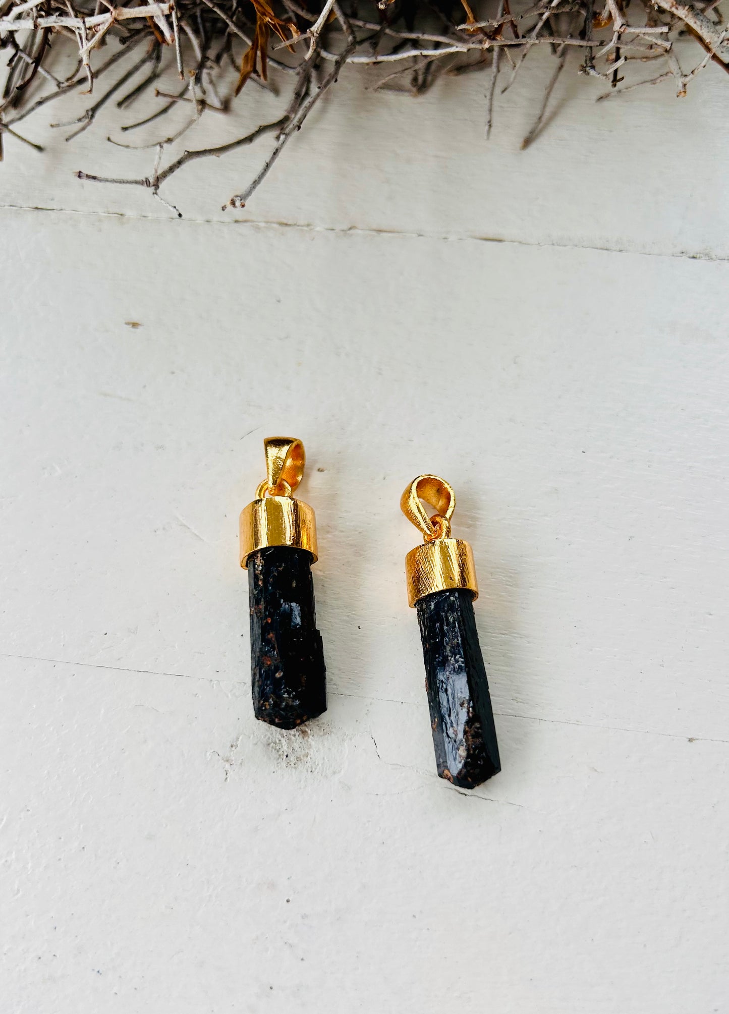 Schorl | Pendentif long en tourmaline noire | Plaqué or