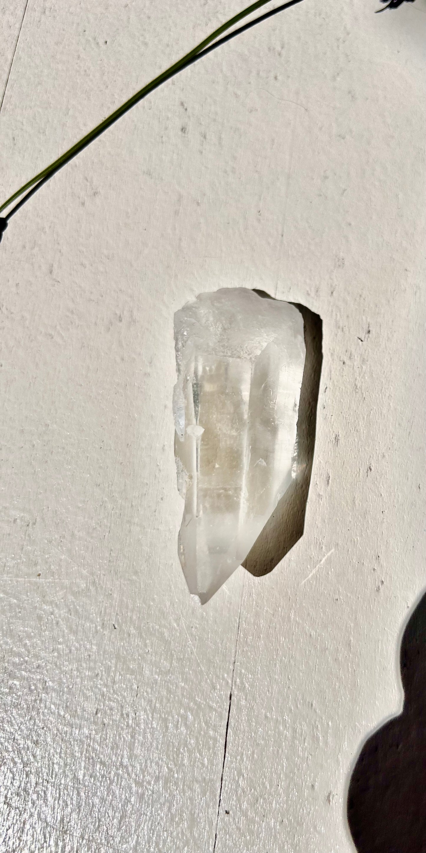 Pointe de cristal de roche avec fenêtre | Unique