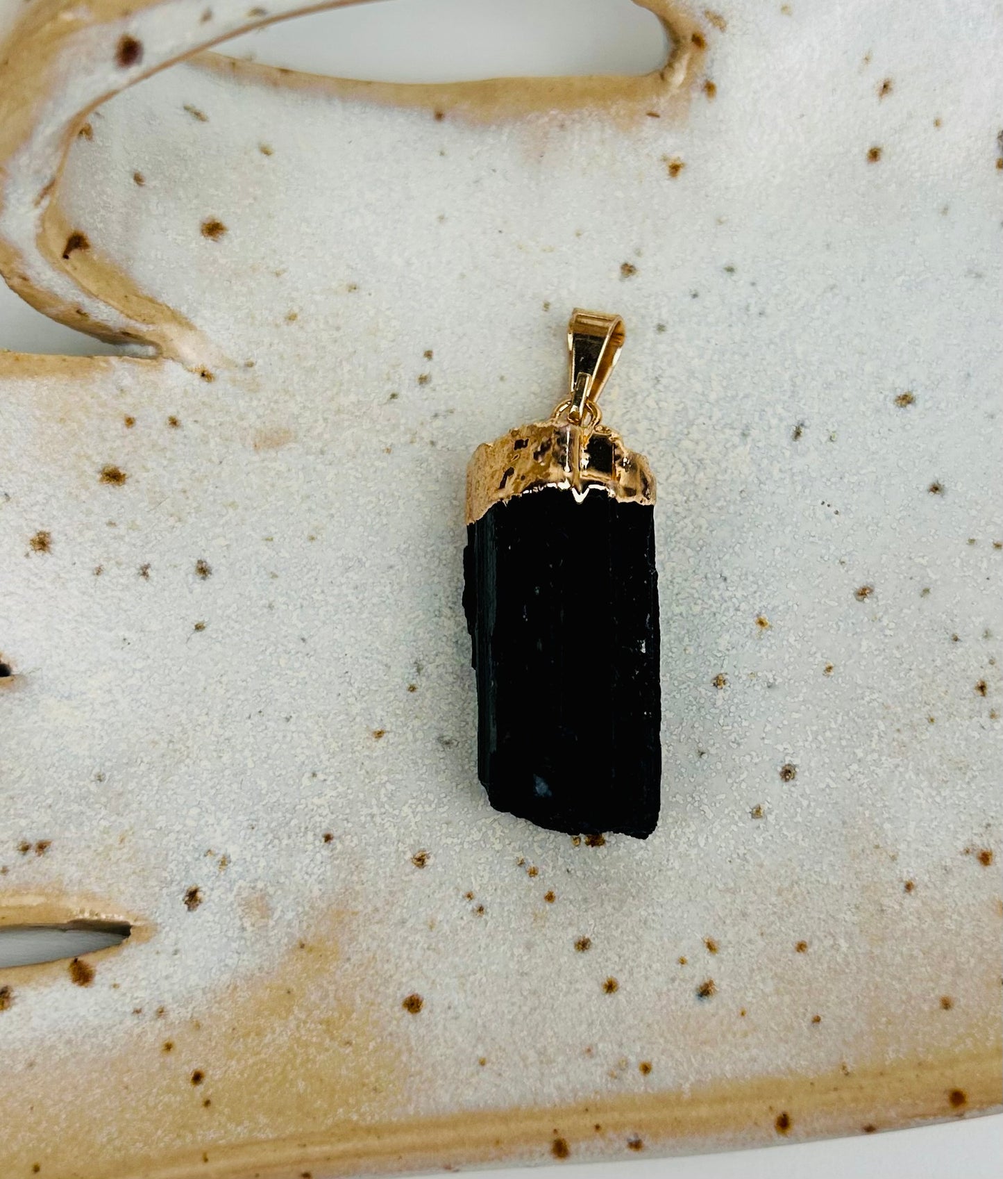 Pendentif en tourmaline noire en or