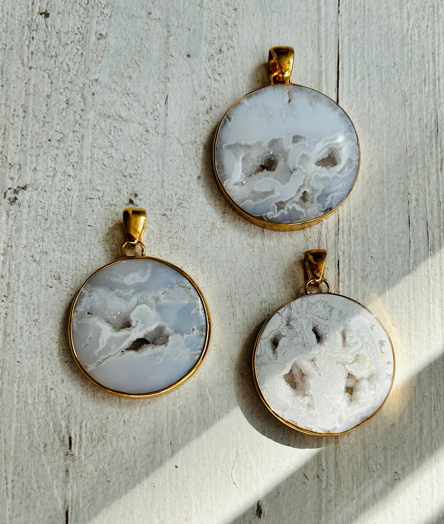 Pendentif en agate druzy blanche | or