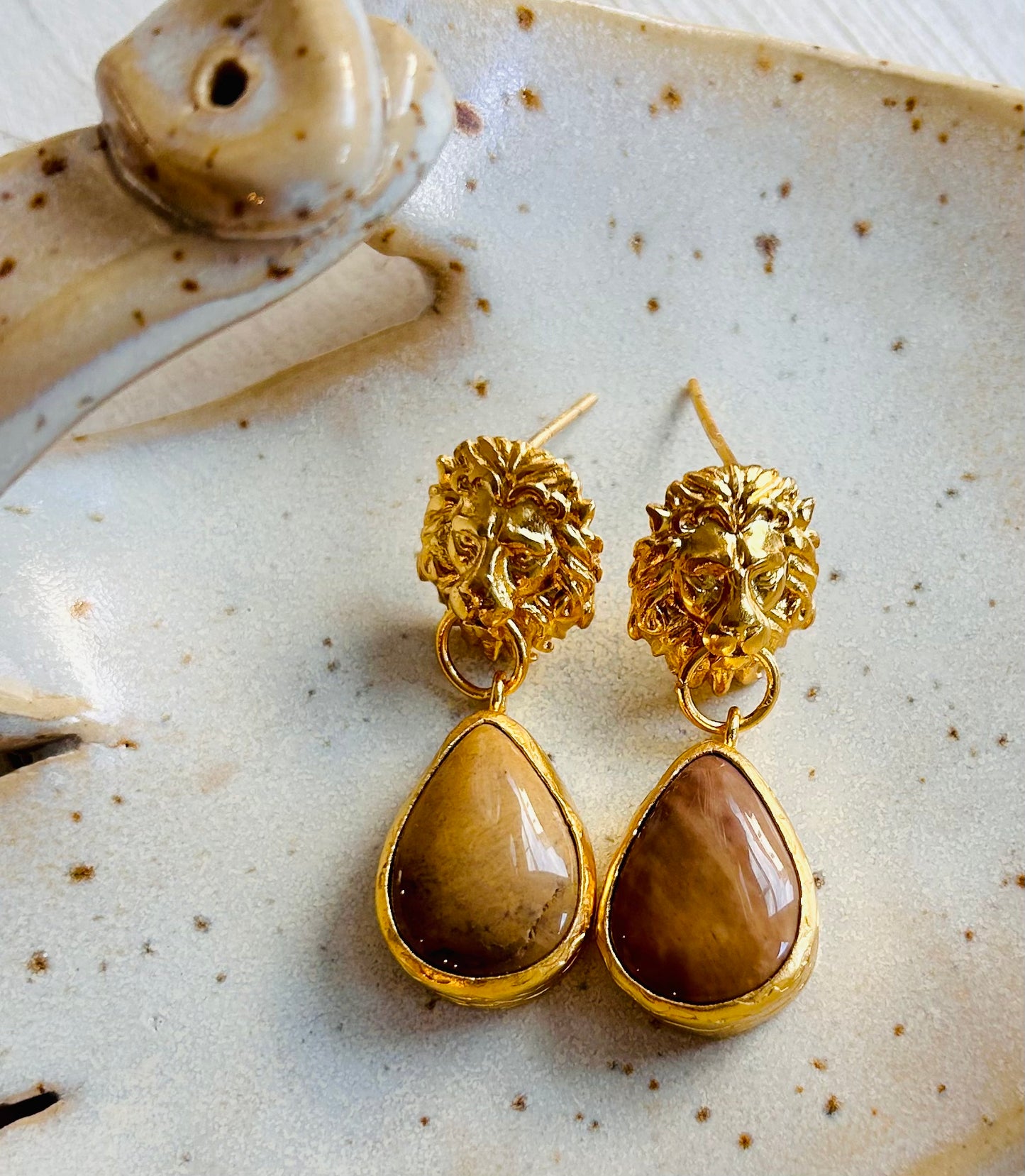 Boucles d'oreilles Lion | Calcédoine rouge | Calcédoine crème
