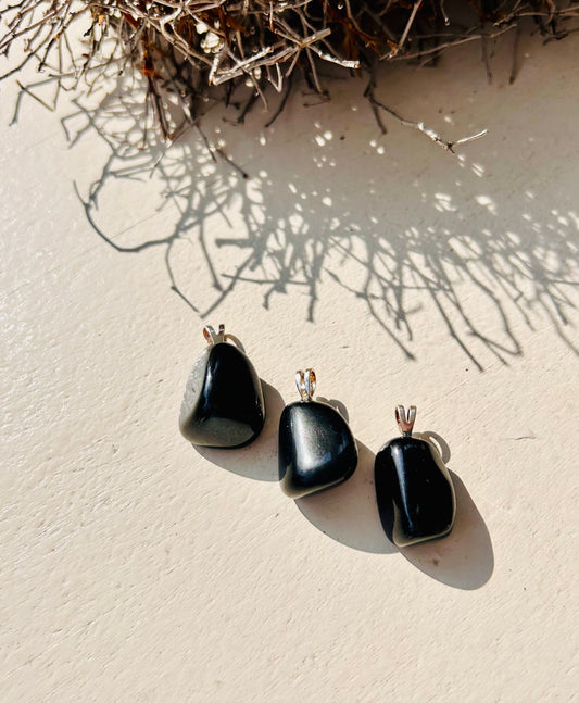 Collier pendentif en jade noir
