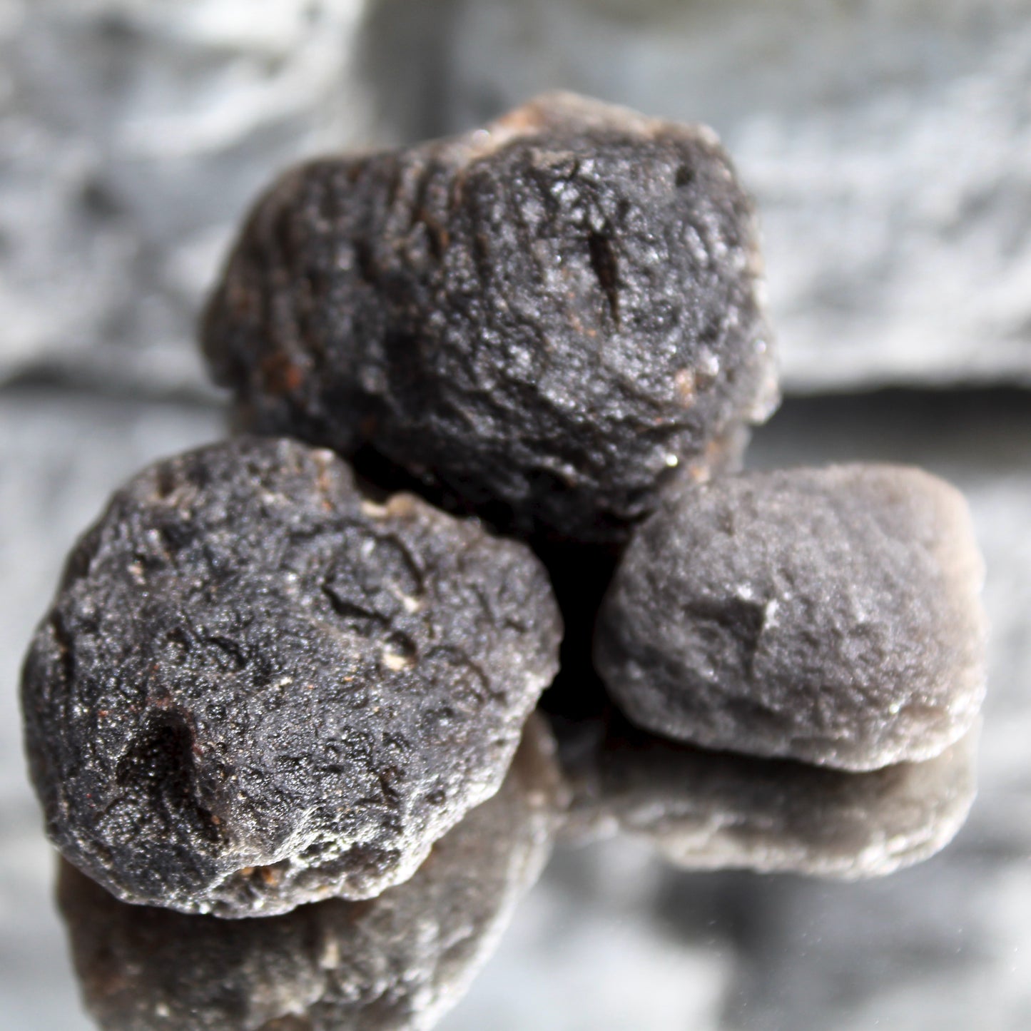 pierre brute tectite
