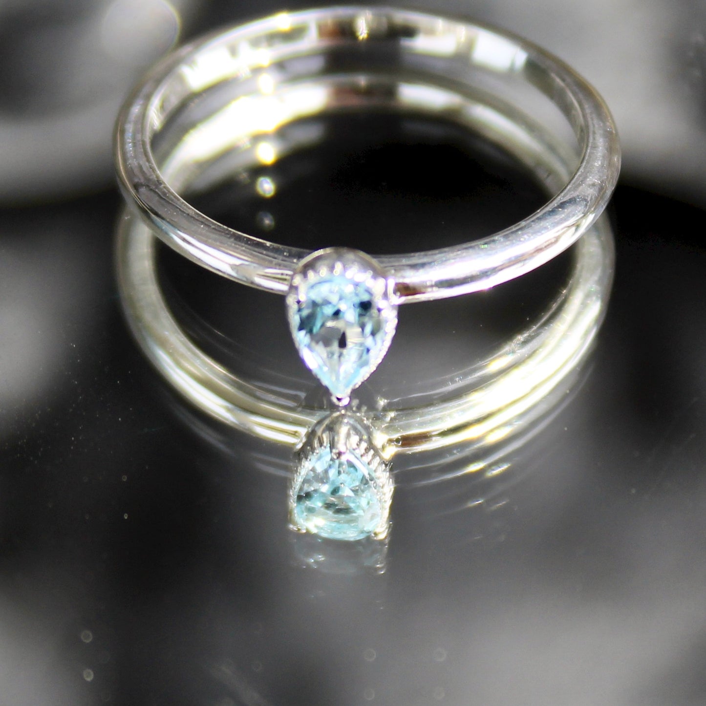 Bague en forme de larme avec topaze