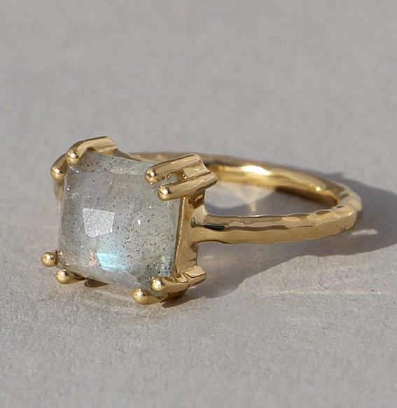 Bague Lilith en labradorite | Édition limitée