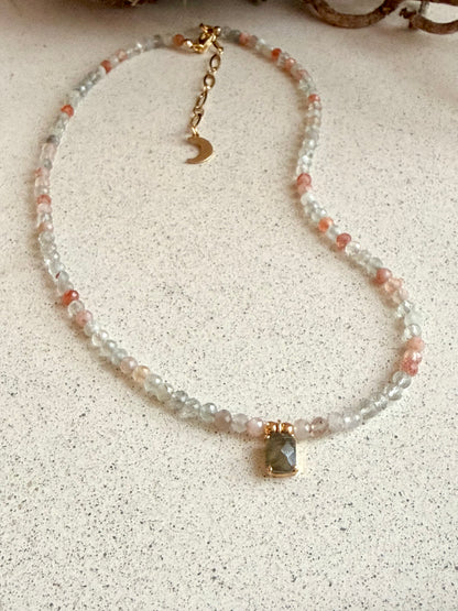 Inner Light – Sonnenstein Kette mit Labradorit Anhänger | 925 Silber vergoldet | Limited Edition
