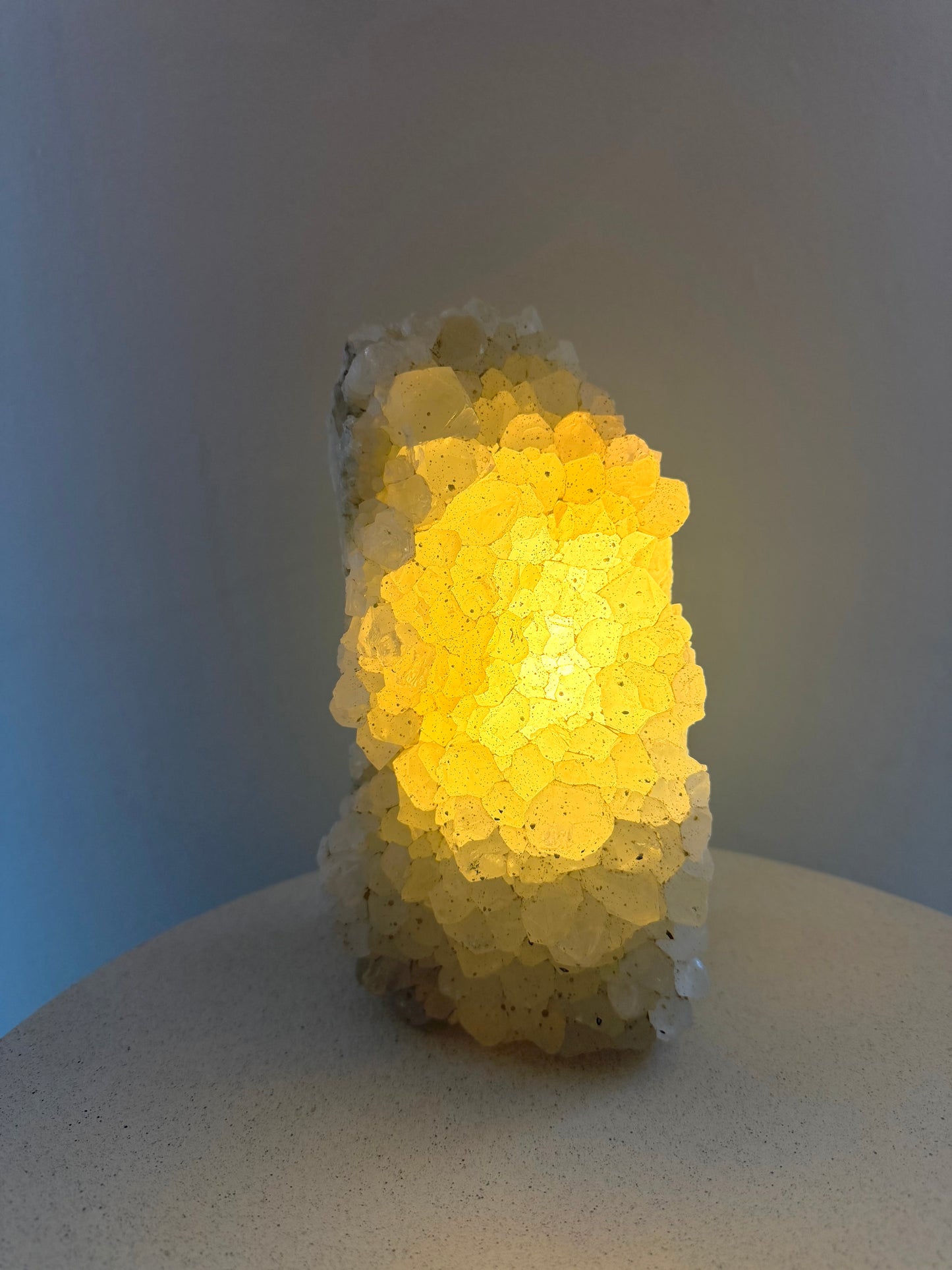 Kristalllampe aus Amethyst, Rosenquarz oder Bergkristall – natürliche Edelstein-Lampe