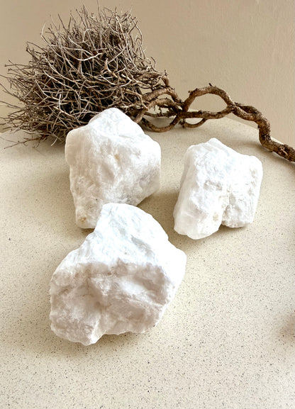 Baryt weiß – Naturstein für Klarheit und energetische Balance