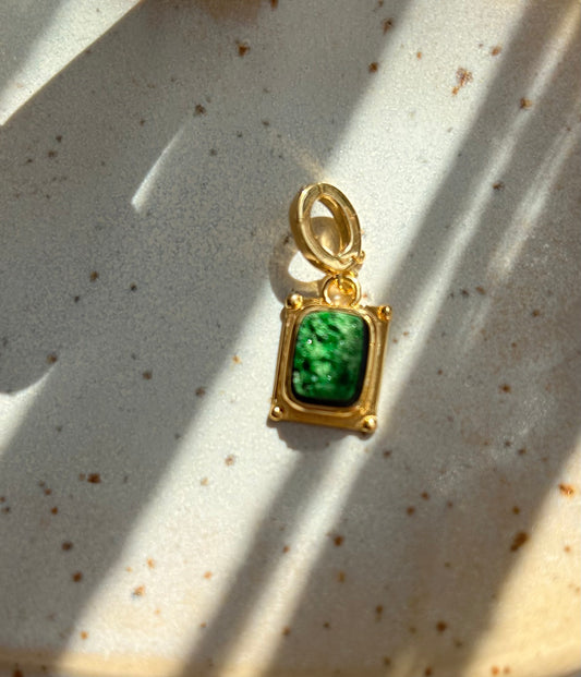 Pendentif en uvarovite 
