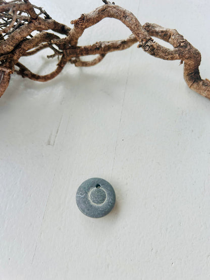 Pierre de fée – talisman percé