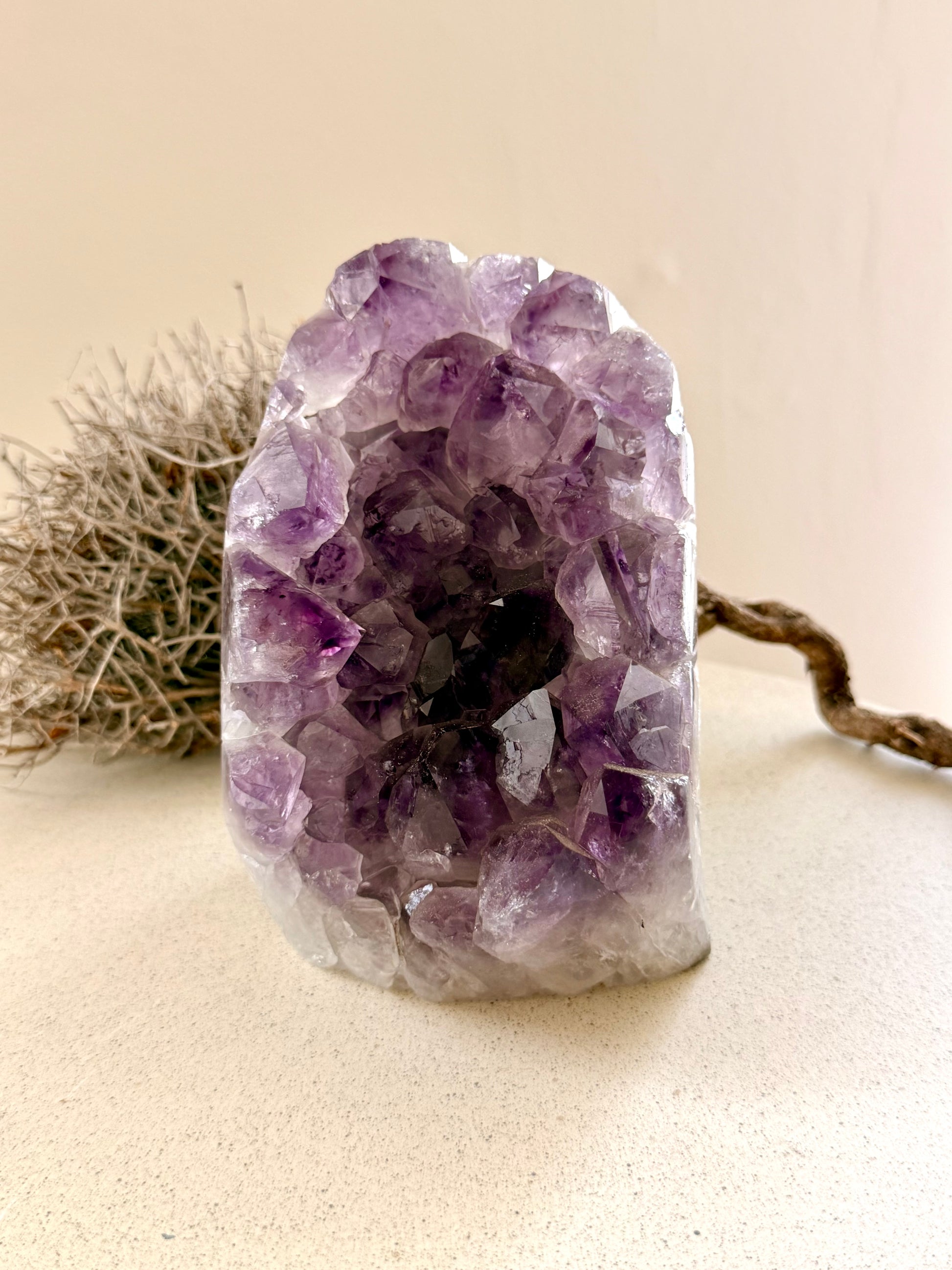 Helle Amethystdruse, 13x10 cm, zartes Lila, HejLuna Bruchsal