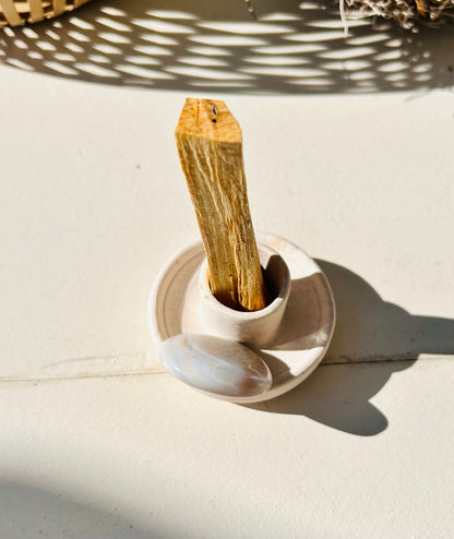 Harmonie et protection - Support en argile Palo Santo avec pierre de protection en agate