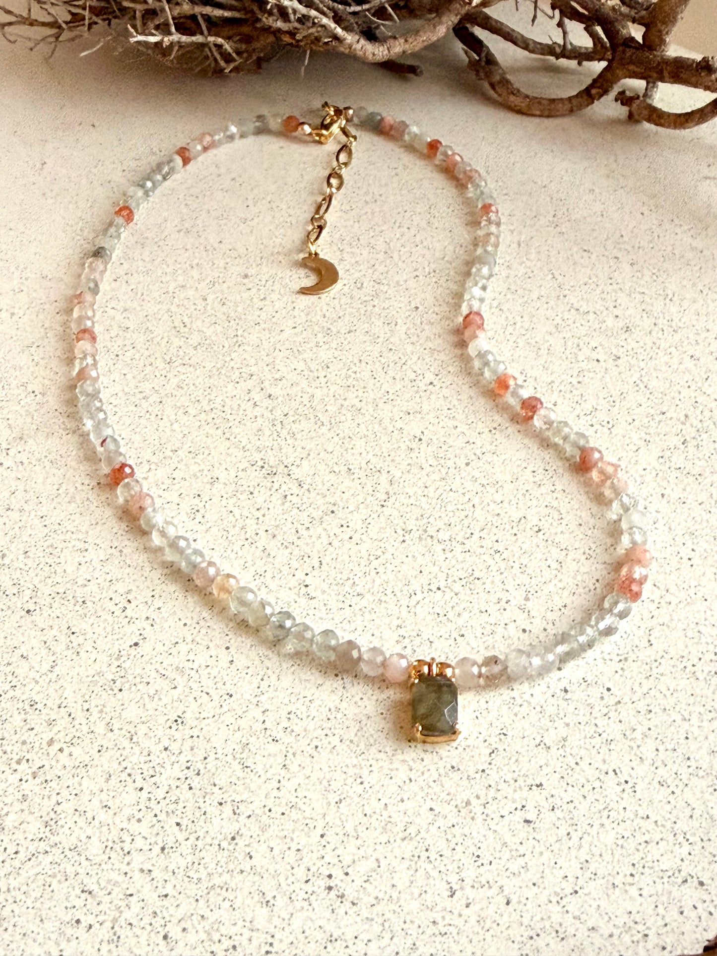 Inner Light – Sonnenstein Kette mit Labradorit Anhänger | 925 Silber vergoldet | Limited Edition